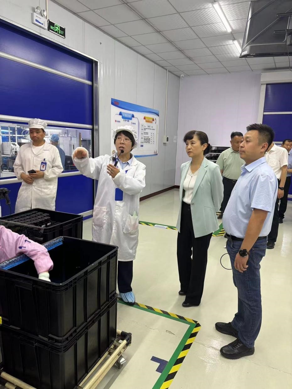 政府关怀送春风 企业发展新动力