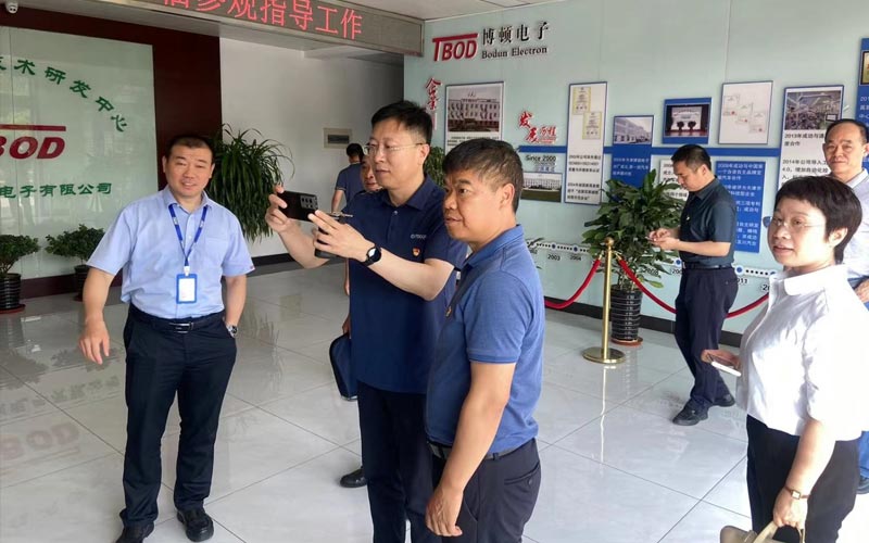 Leaders of the United Front Work Department visited and guided