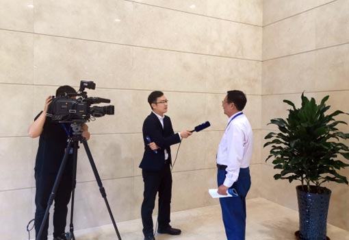 The third World Intelligence Congress -- Mr. Wu Baozhong, chairman of Tianjin Bodun Electronics Co., Ltd. accepted the documentary report of Tianjin TV Station